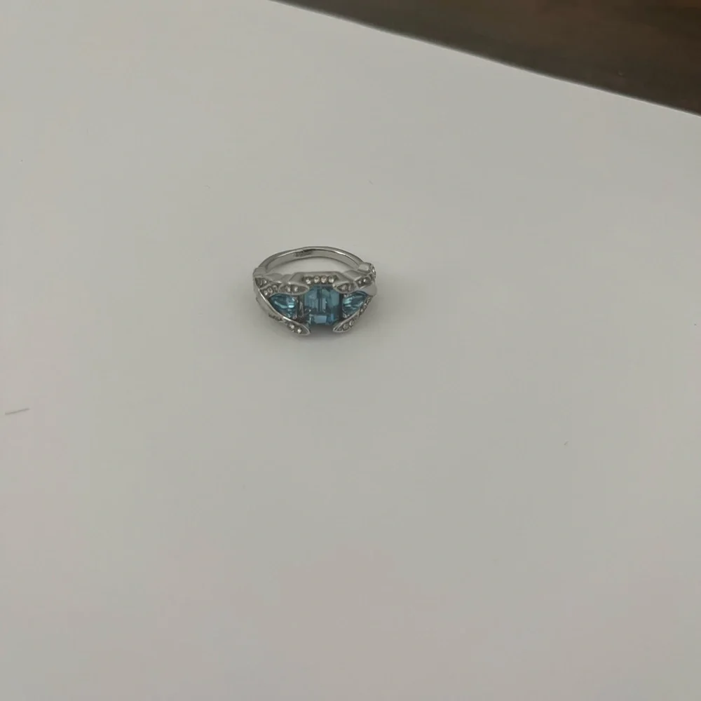 Elegant Blue Silvery Ring with Rectangular Stone